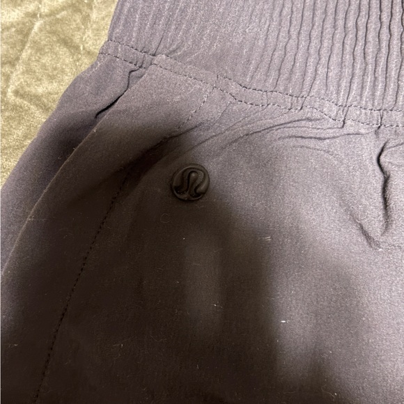 Lululemon Stretch Woven Relaxed-Fit High-Rise Short 4" - Picture 4 of 4